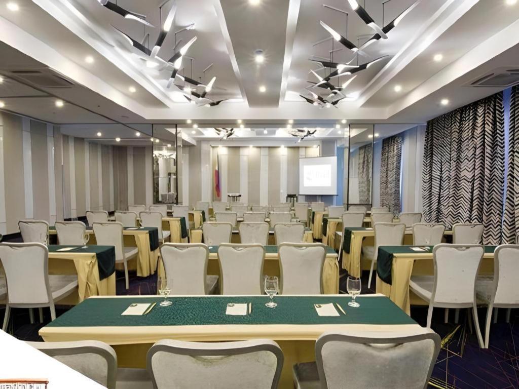 Hive Hotel Quezon City Kültér fotó