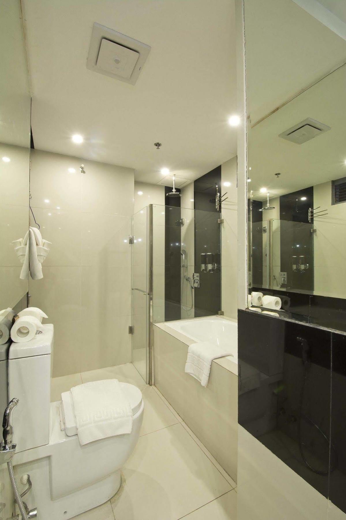 Hive Hotel Quezon City Kültér fotó