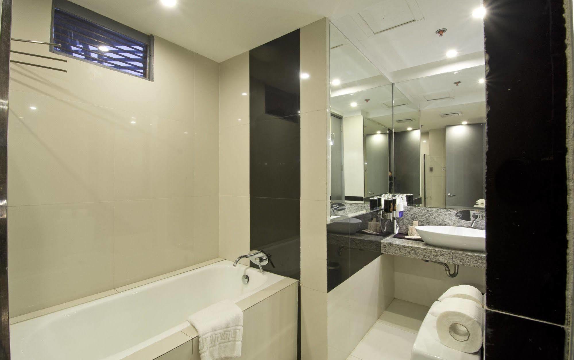 Hive Hotel Quezon City Kültér fotó
