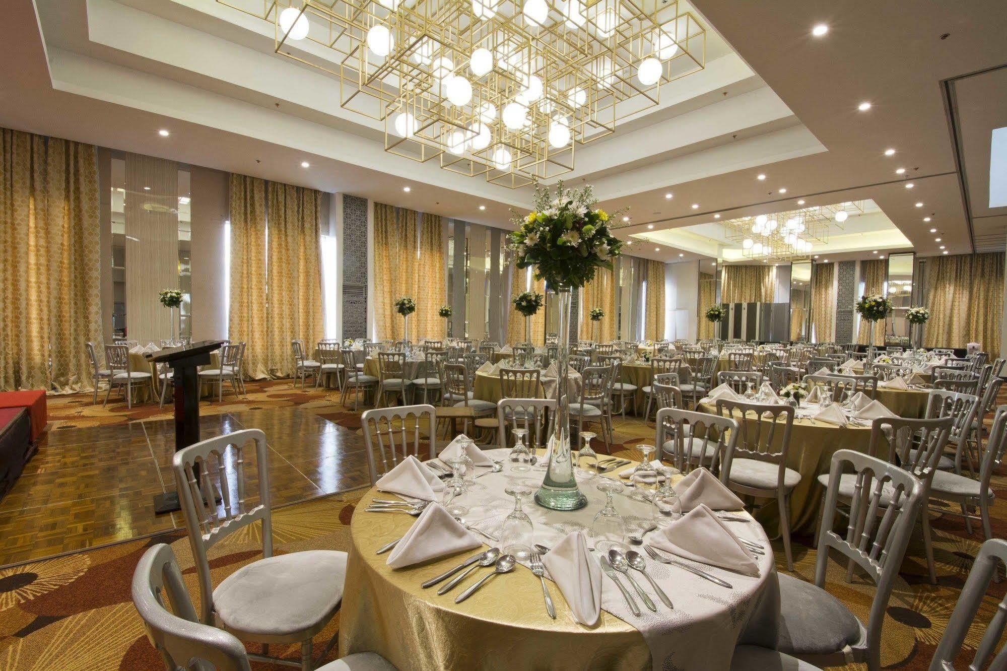 Hive Hotel Quezon City Kültér fotó